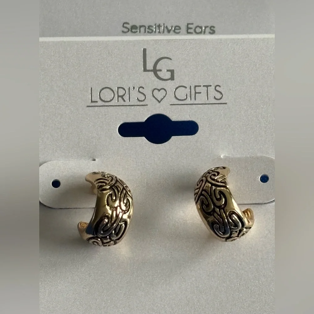 Lori’s Gifts Set of 4 Hoop Earrings: Two-Tone and Silver Huggie - Picture 3 of 6